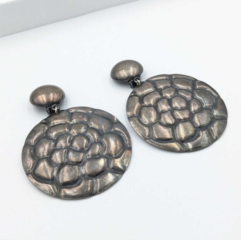 5/25$  Vintage very large metal round dangle clip on earrings